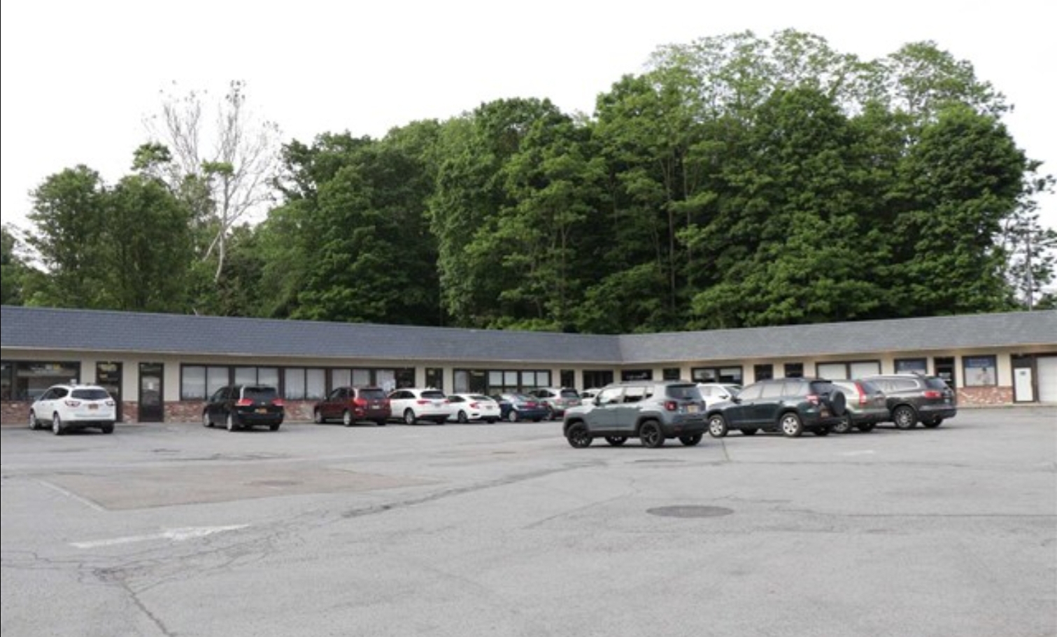 Read more about the article Pleasant Valley Retail Storefront in Strip Plaza
