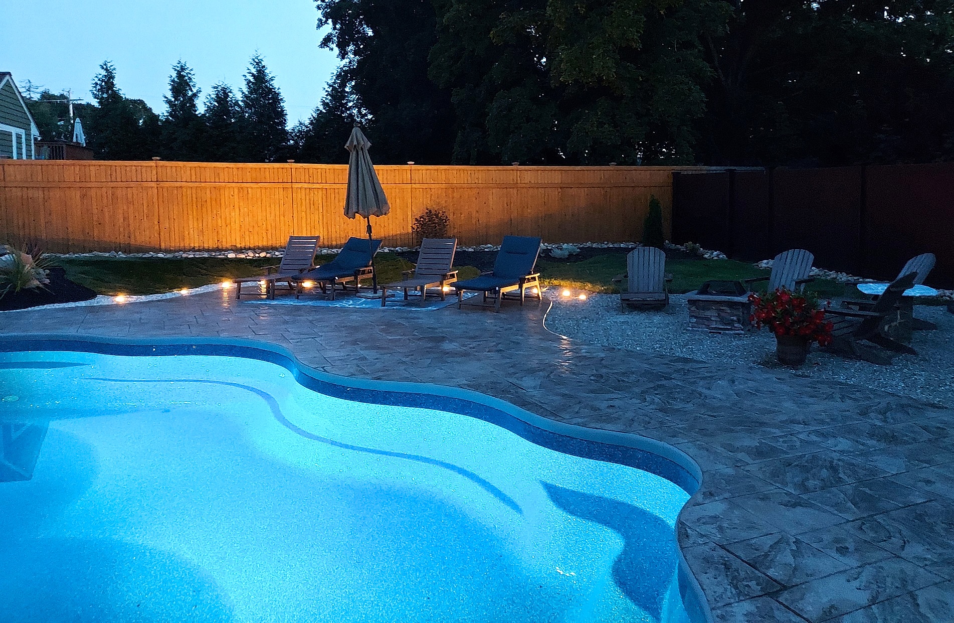 Read more about the article Top Hyde Park Home Under 500K with Glowing Lagoon Pool