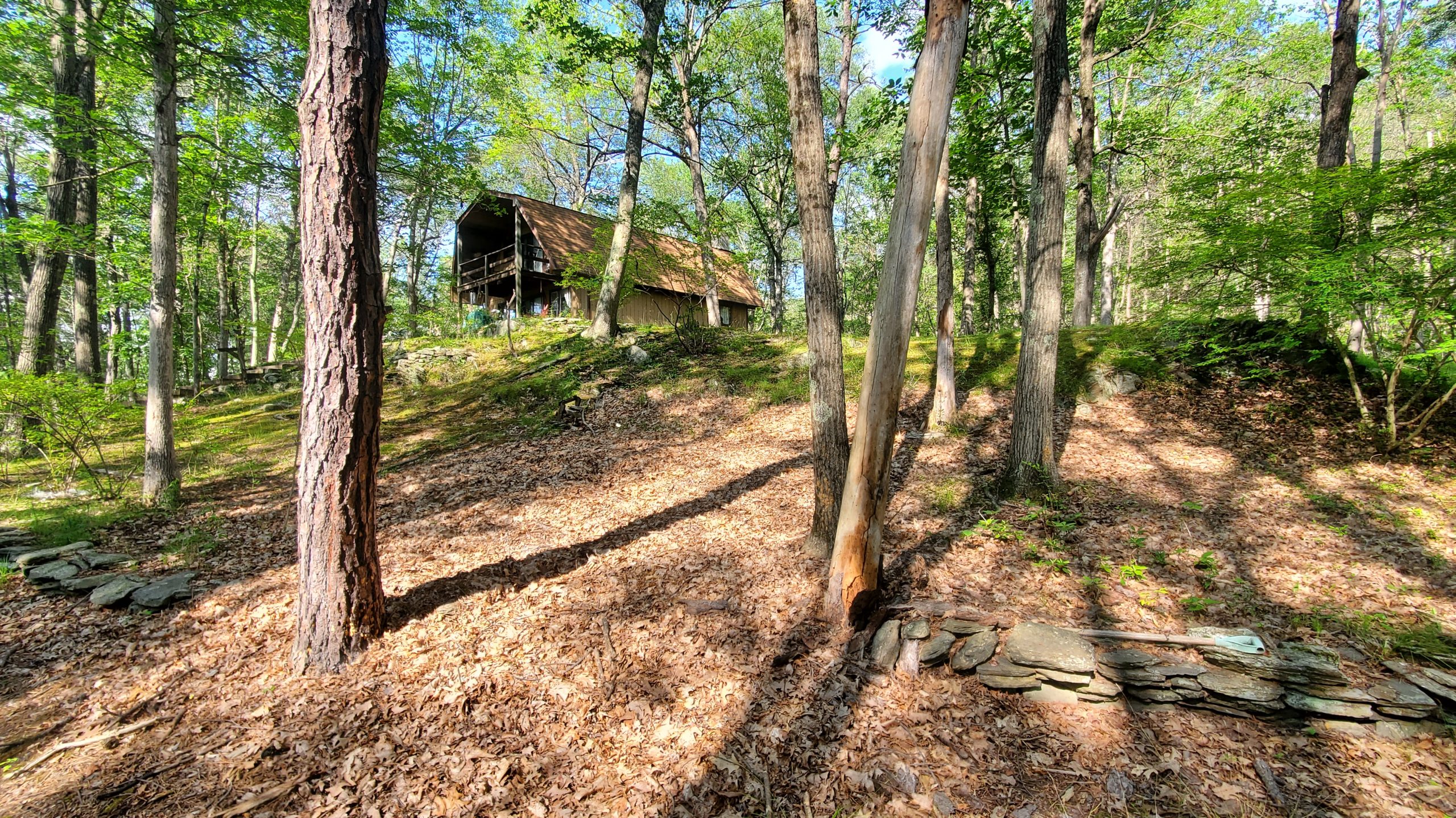 Read more about the article Private Gambrel Home on 3.7 Acres of Wildlife